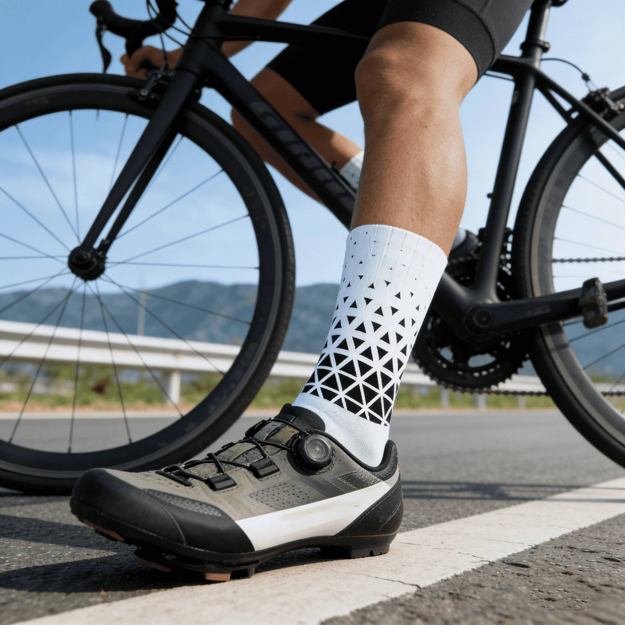 2026年プロ仕様滑り止めサイクリングソックス 吸汗性・滑り - Cycling Gear For Men のレビューと価格